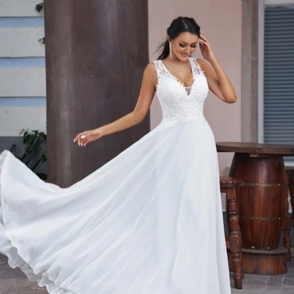 Wedding Dress - Picture 1 of 4